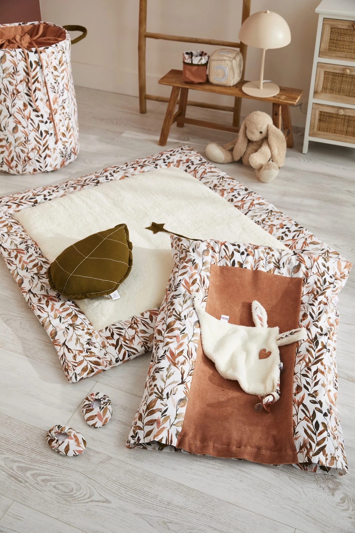 Doudou Lapin Petit Cœur Microfibre Ivoire / Imp. Feuillages 2 Doudou Lapin Petit Cœur Microfibre Ivoire / Imp. Feuillages – Image 2