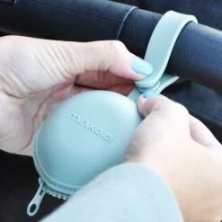 Etui Pour Sucette En Silicone – Tilleul -Bbandco 13229 Etui pour sucette en silicone Tilleul Accueil par Minikoioi