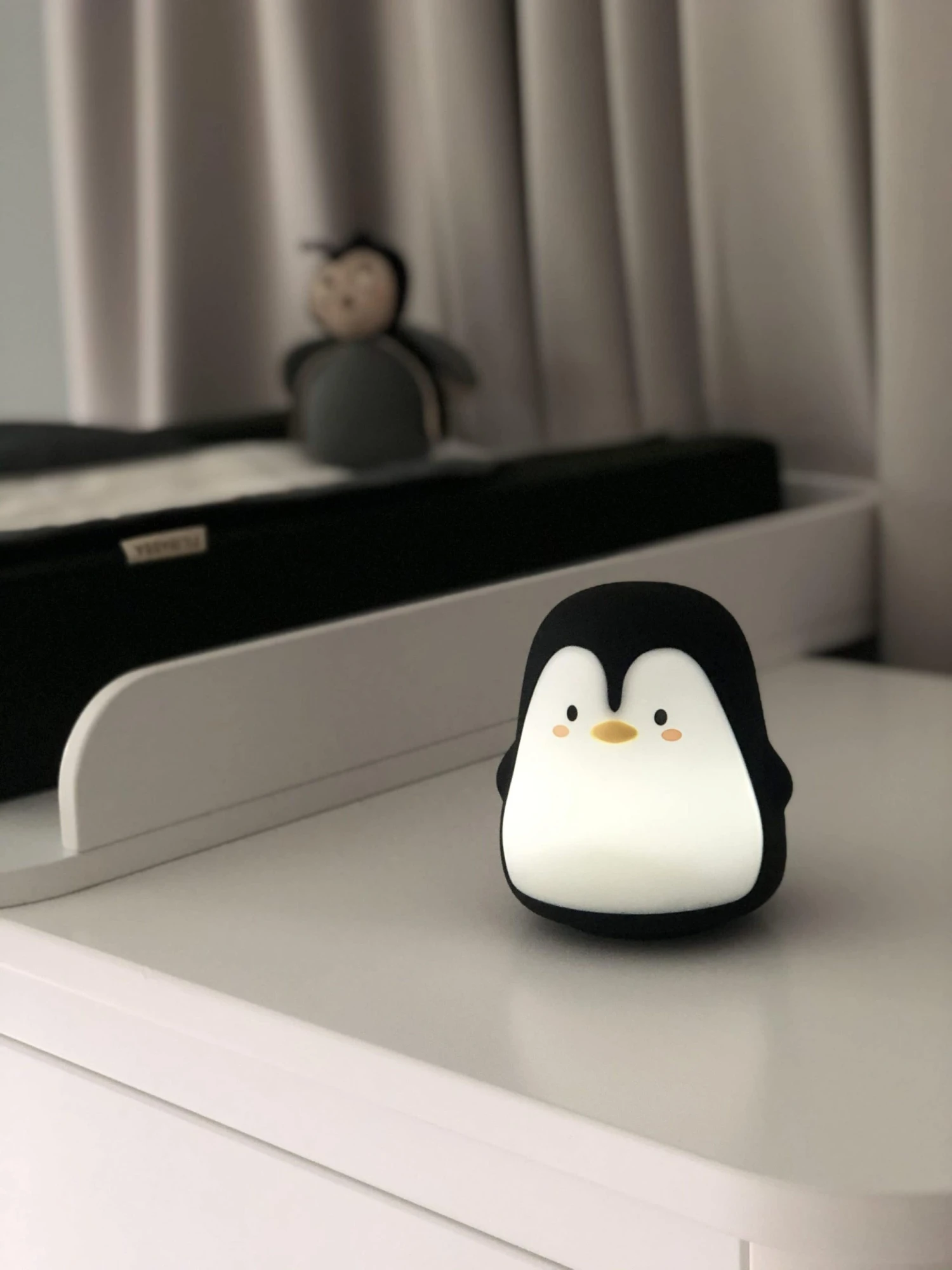Mini Lampe LED Silicone – Pelle Le Pingouin 3 Mini Lampe LED Silicone – Pelle Le Pingouin – Image 3