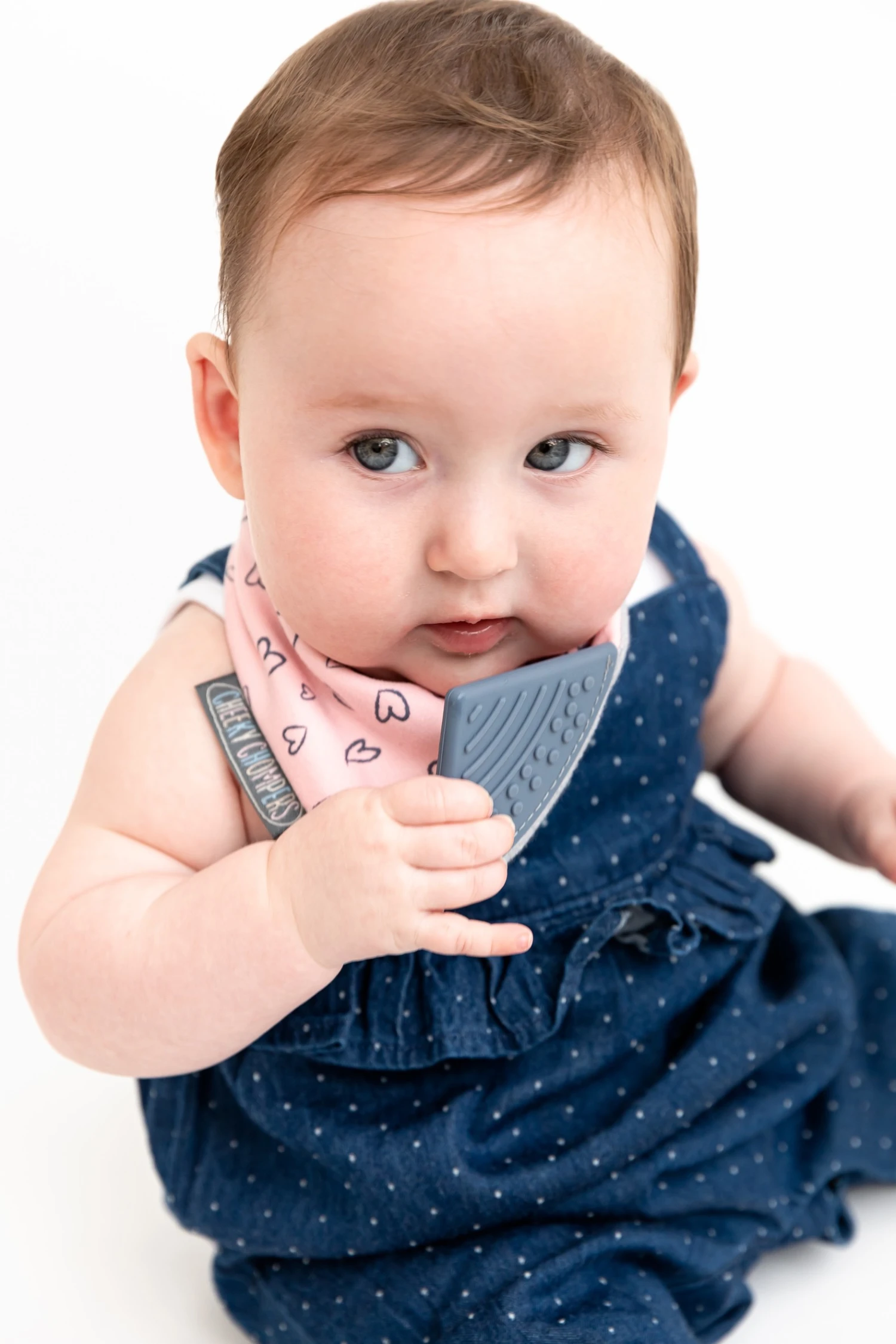 Bavoir-bandana Avec Embout De Dentition Imprimé Cœurs Rose 4 Bavoir-bandana Avec Embout De Dentition Imprimé Cœurs Rose – Image 4